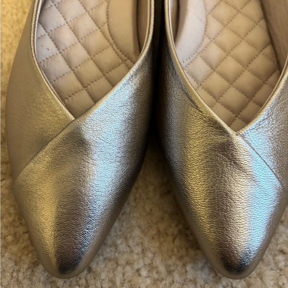 Birdies Goldfinch Flats- Gold- 6.5 - Picture 2 of 7